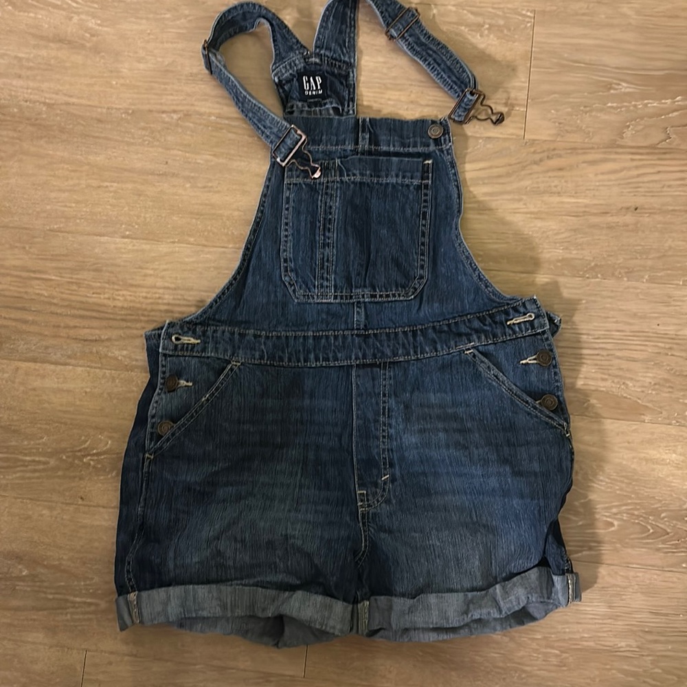 Like New Gap Shortalls. Size Medium! Dark Denim